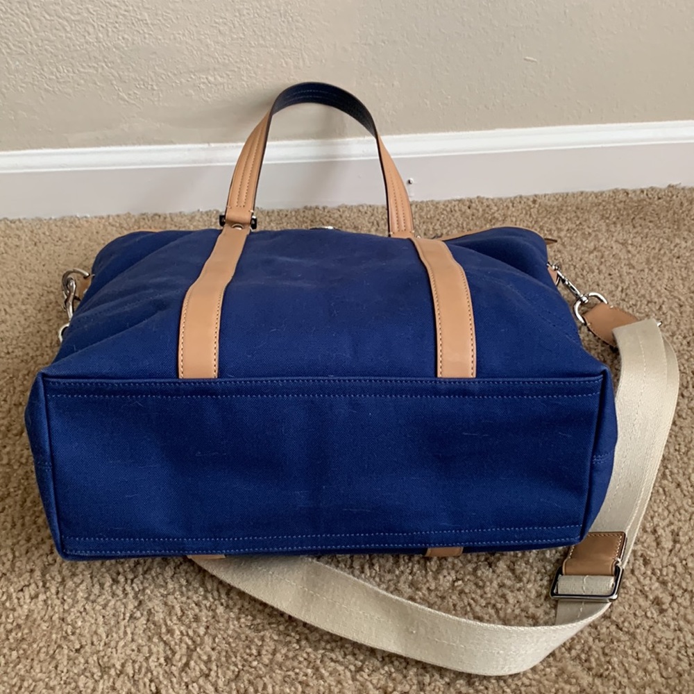 Coach - Picture 5 of 11